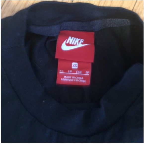 Nike workout top - Picture 2 of 2